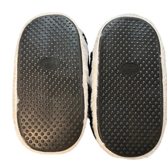 Nike Fluffy Black/white Slippers, Fits size 36-46, NWOT - Picture 7 of 7